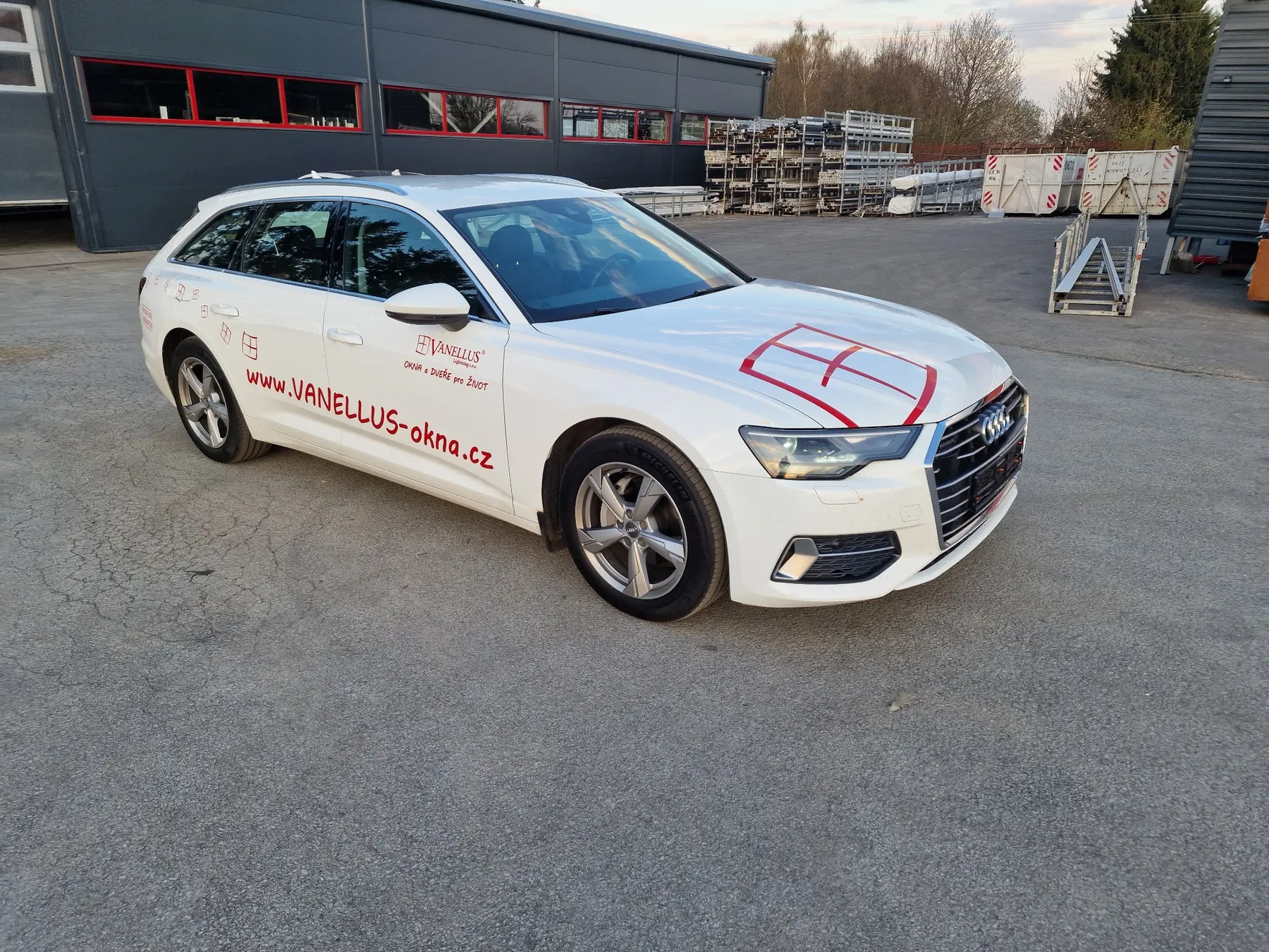 Firemní polep bílého osobního vozu Audi pro Vanellus