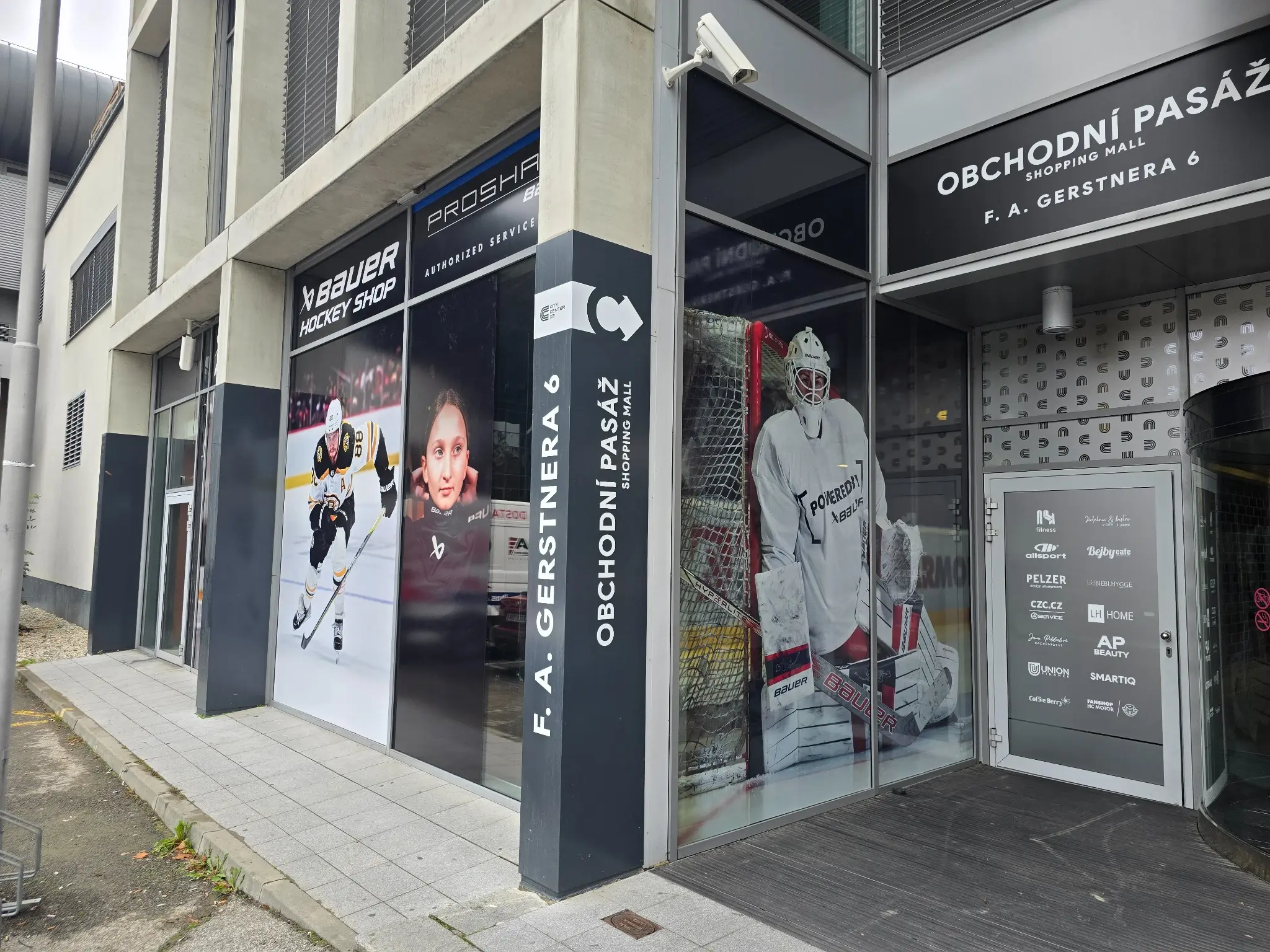 Celoplošný polep výloh Bauer Hockey Shop